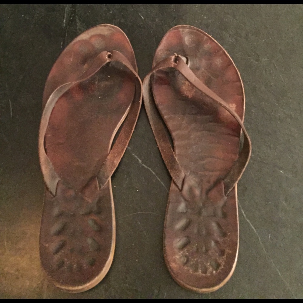 In search of J Crew leather sandals 👣❣️