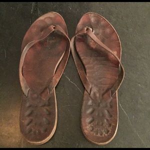 In search of J Crew leather sandals 👣❣️