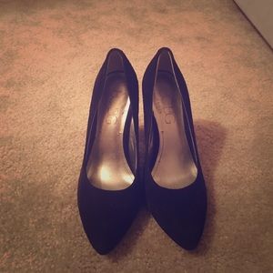 BCBG black suede pumps-women's 8.5 BARELY worn!