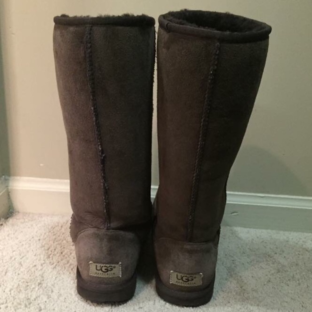 UGGS Size 9 Women's Classic Tall Dark Brown - Picture 2 of 6