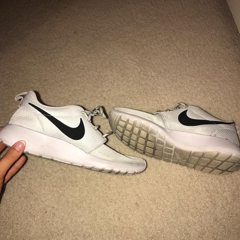 nike tennis shoes