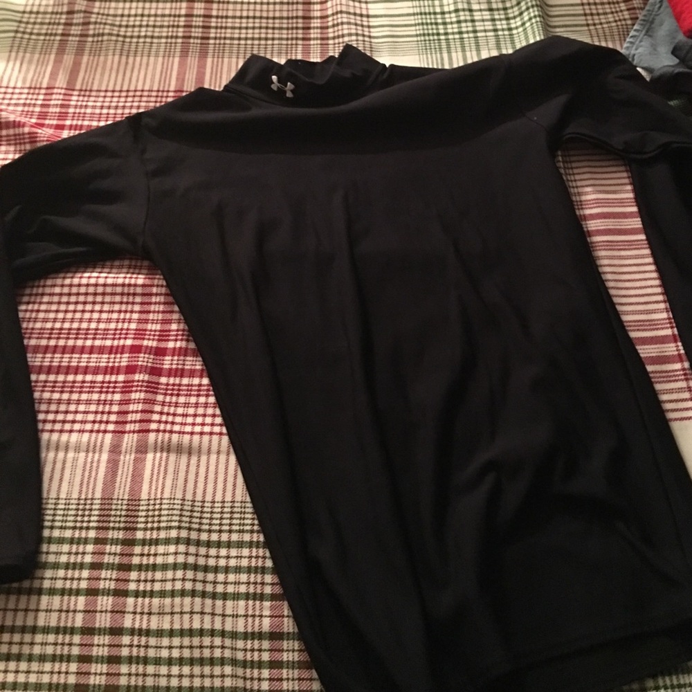Black Longsleeve Under Armour turtleneck