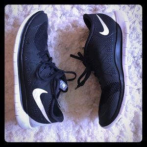 Nike Free Run 5.0 Black and White size 7