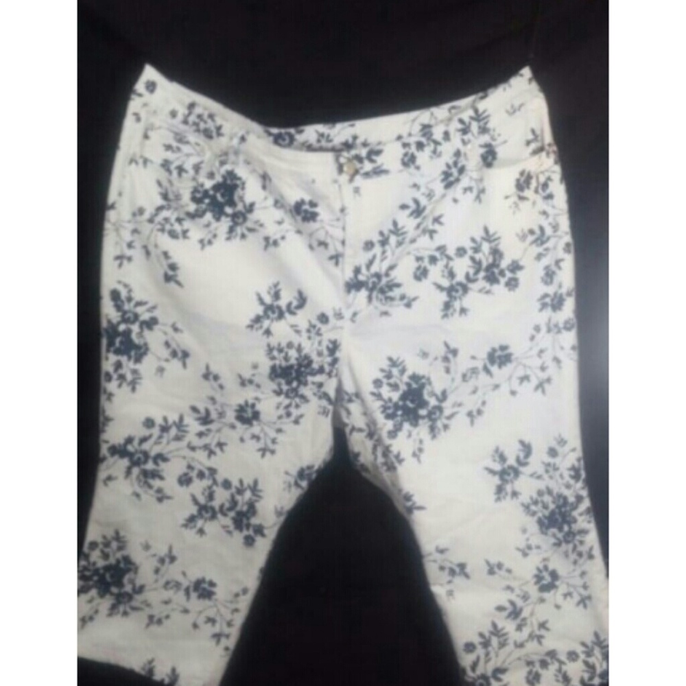 Avenue Denim Cute Floral Capri Pants