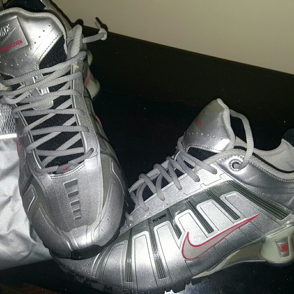 (NWOT)Nike Air Jacket & Nike Air Shox O'leven