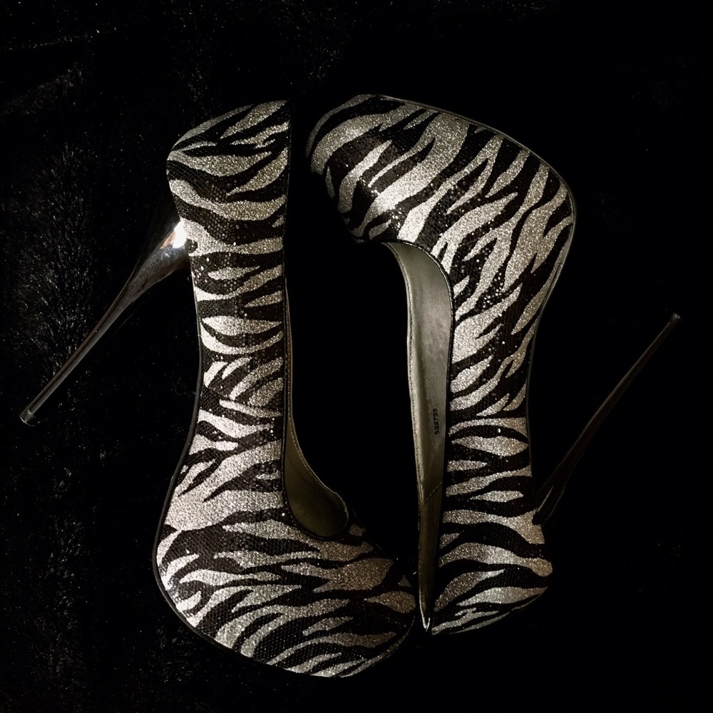 Heels - Picture 2 of 3