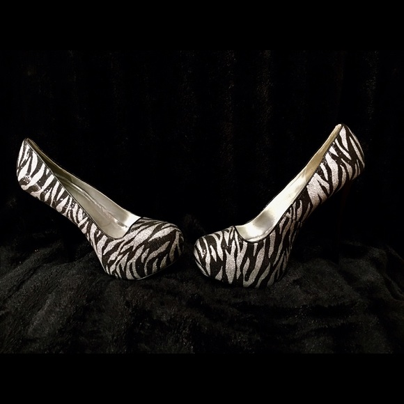 Heels - Picture 3 of 3