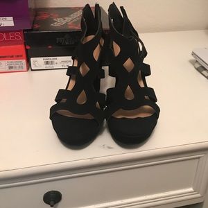 Black wedge pump sandal