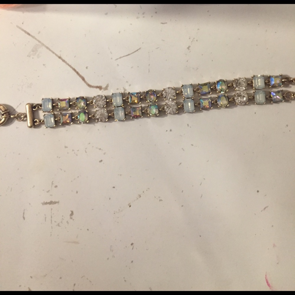 Beautiful chain style bracelet.