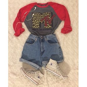 ⭐️PRICE DROP⬇️MTV Baseball Tee🎉