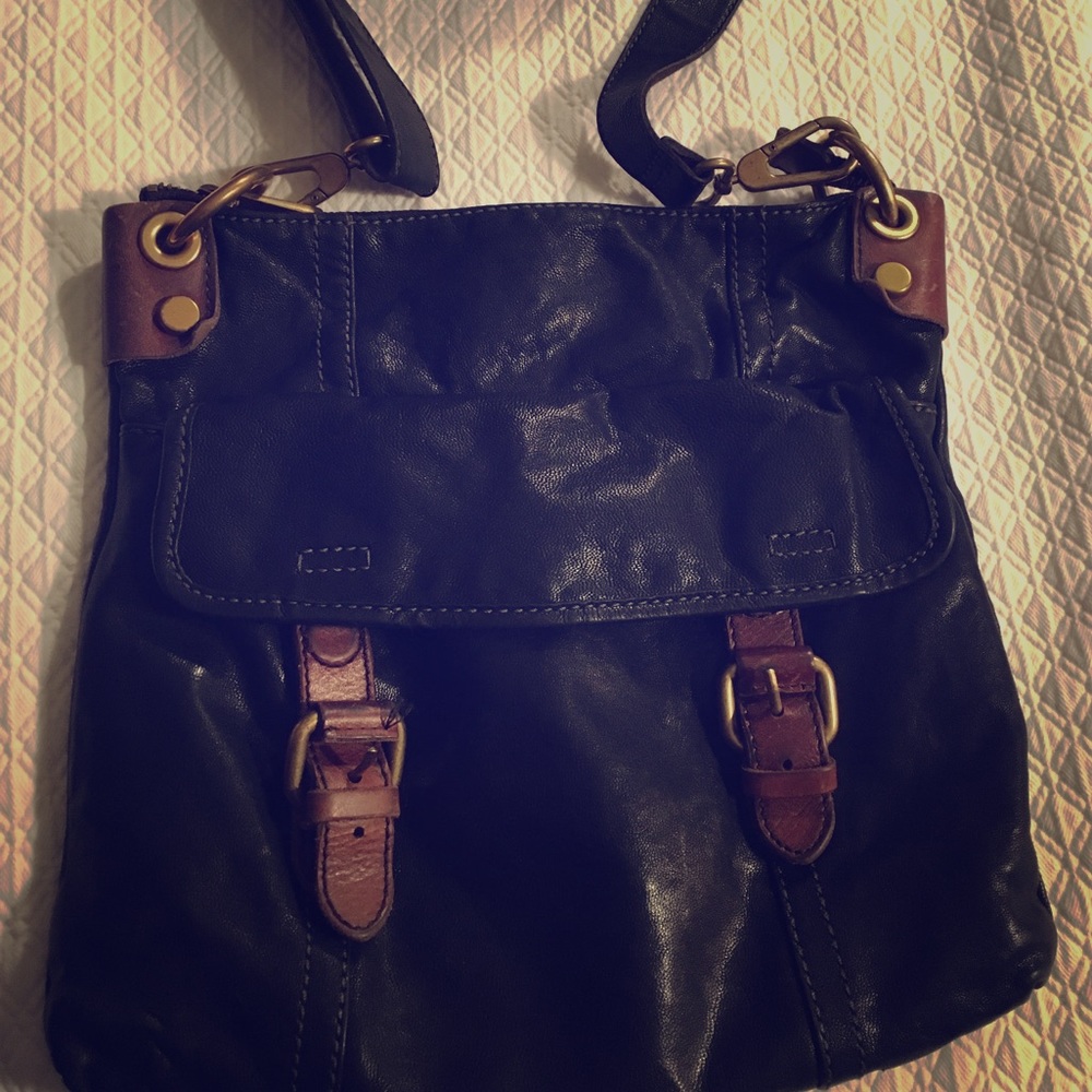💼 A beautiful bag by Fossil )