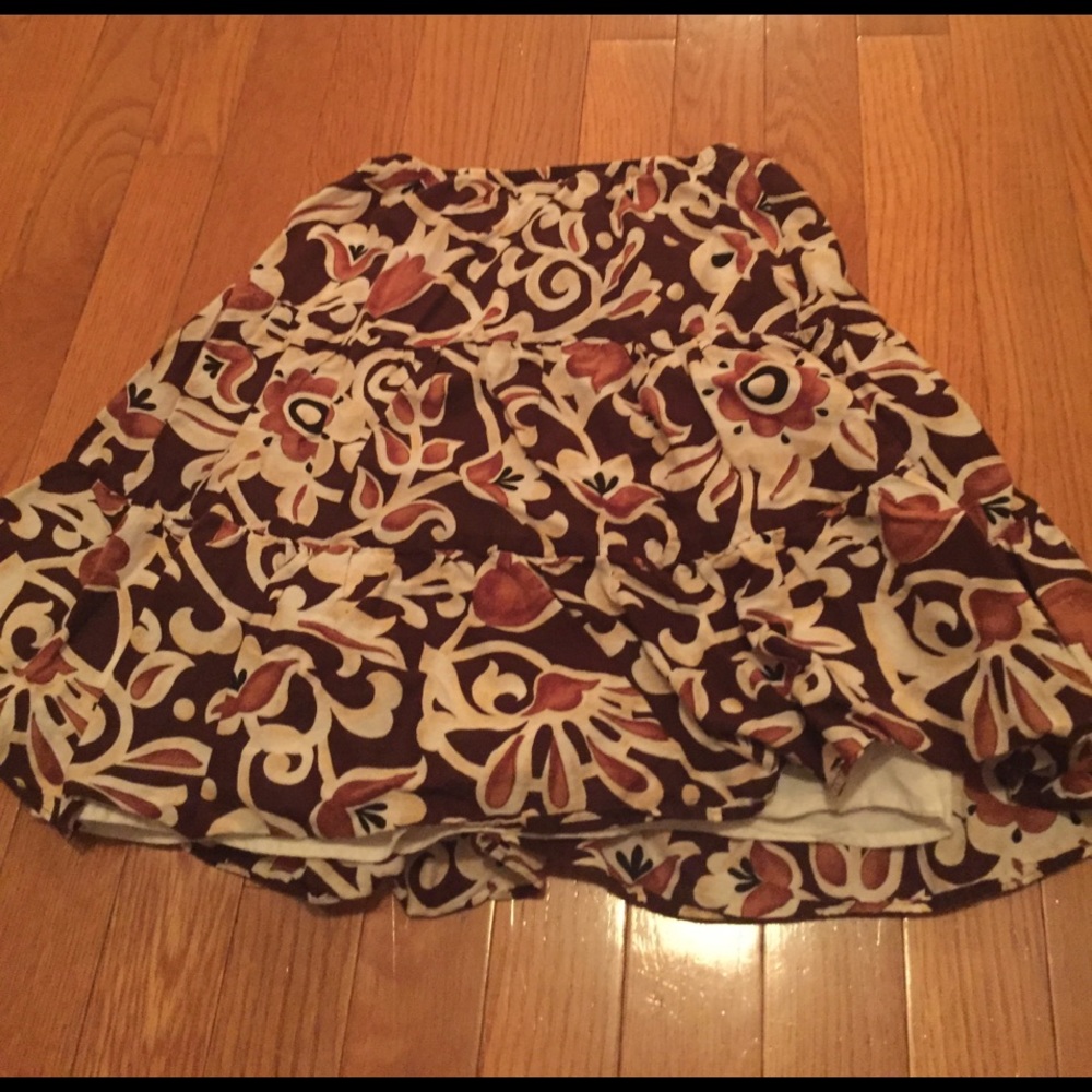 brown and tan skirt