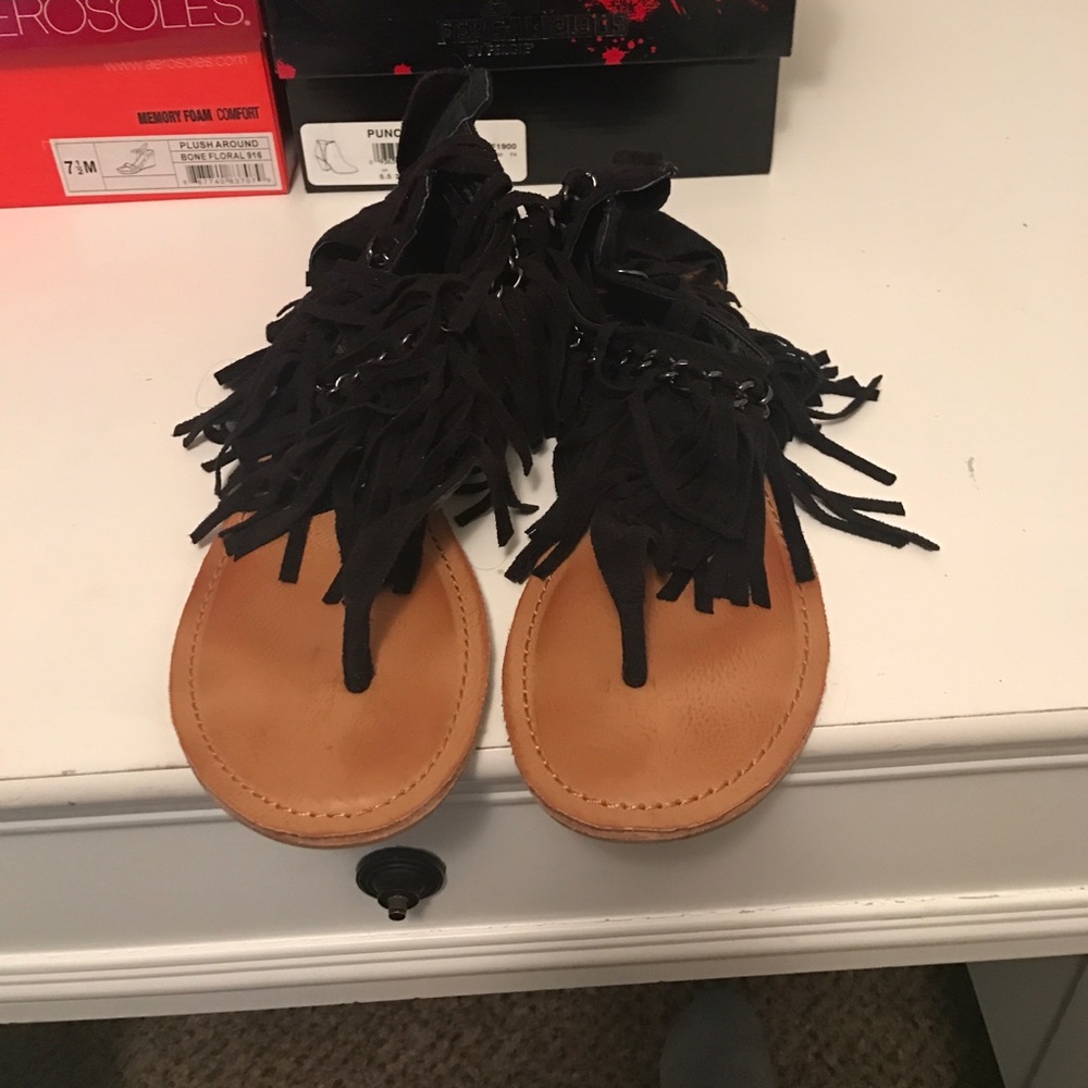 Fringe sandal