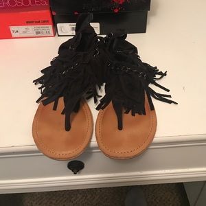 Fringe sandal