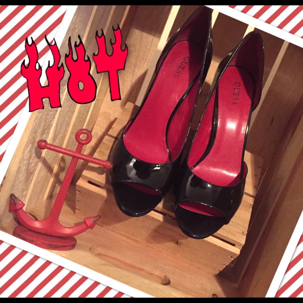 👠Guess black patent leather peep toe stilettos ❤️