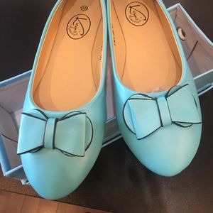 New with Box Karyn's size 10 🎀
