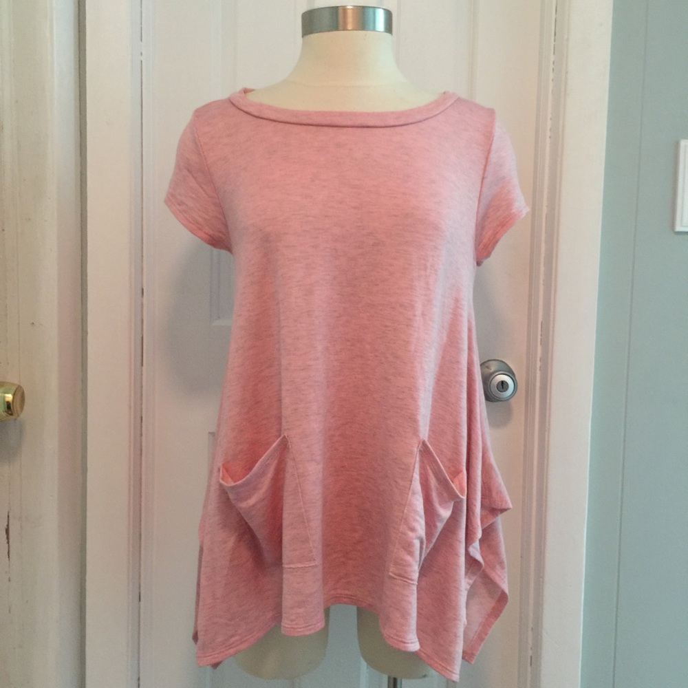 Short sleeve shark bite tee. Light pink
