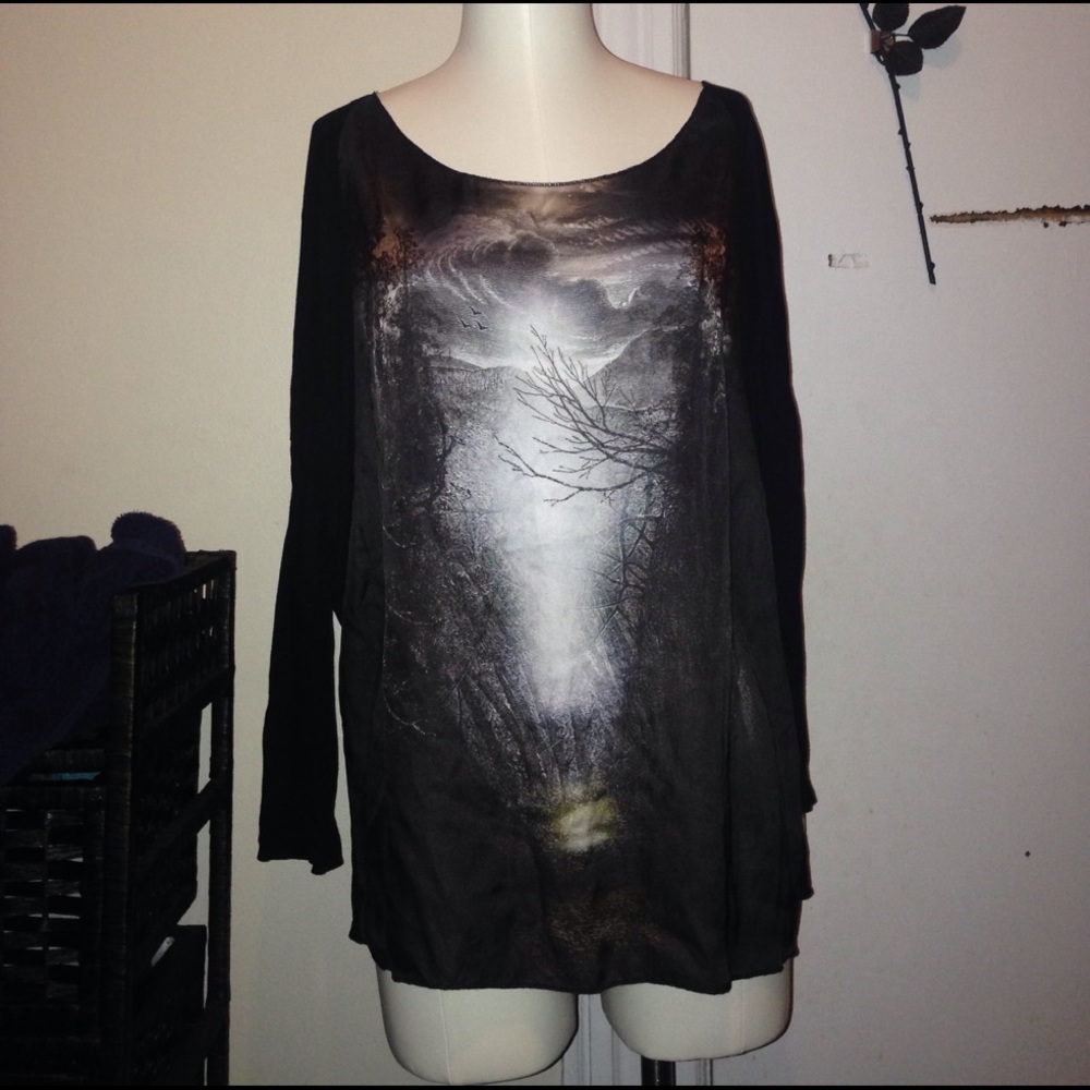 Graphic top