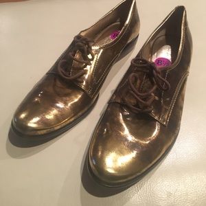 Pour La Victorie Gold dress shoes