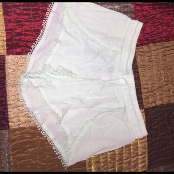 Super cute summer shorts - Picture 2 of 3