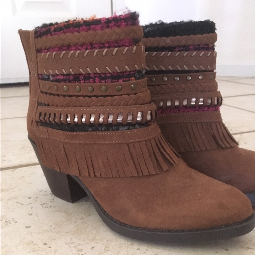 MUDD- ankle high boots