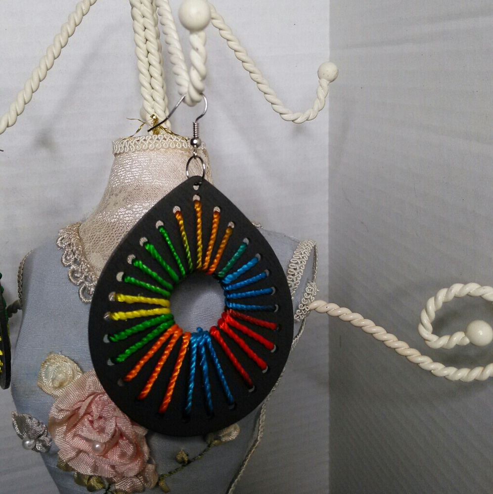 MULTICOLORED TEARDROPS EARRINGS