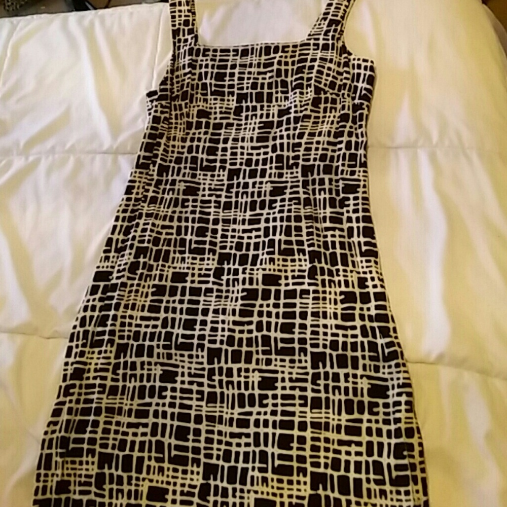 Black/cream sleeveless dress