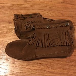 Minnetonka High Top Back Zip Boot - Brown