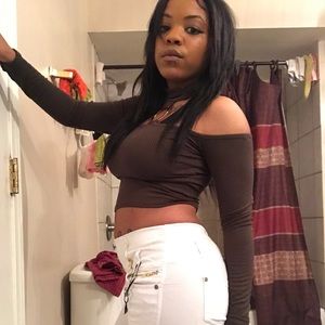 Meet your Posher, Kendra