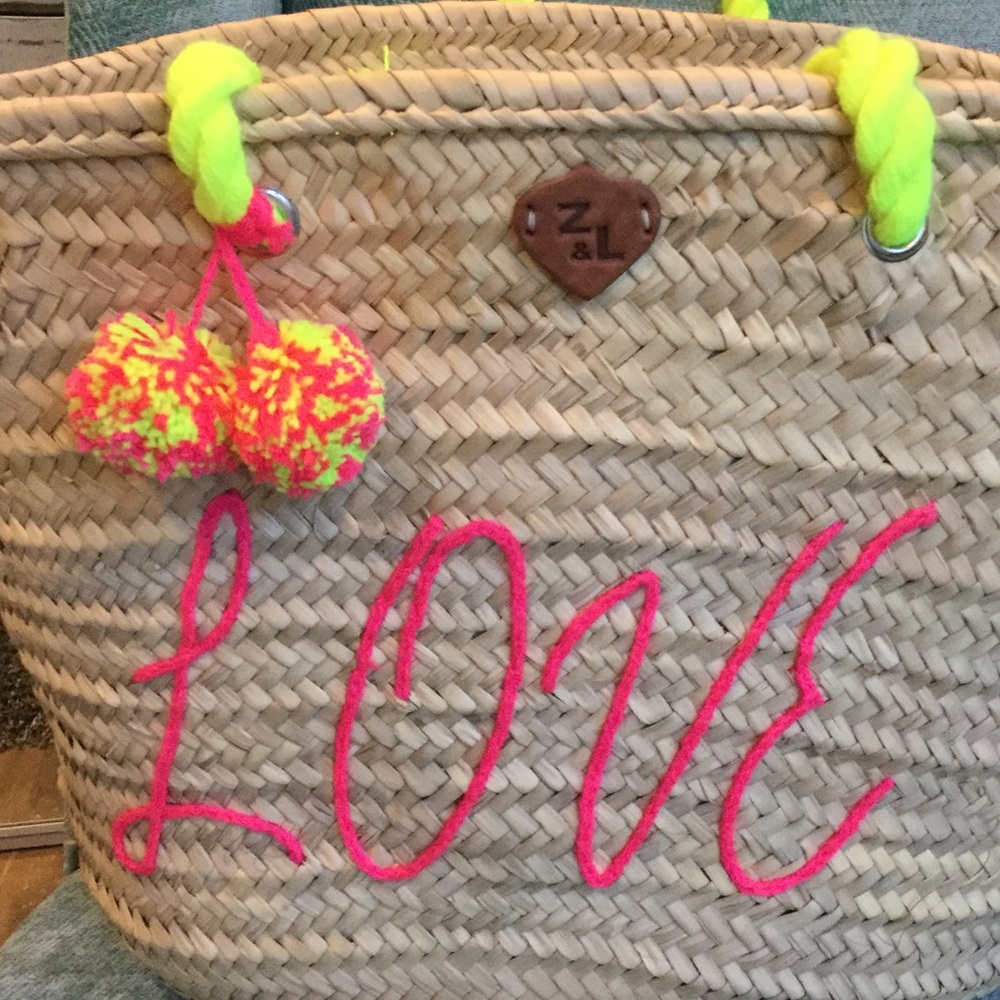 BNWT LOVE BEACH TOTE HOST PICK9-19 - Picture 3 of 4