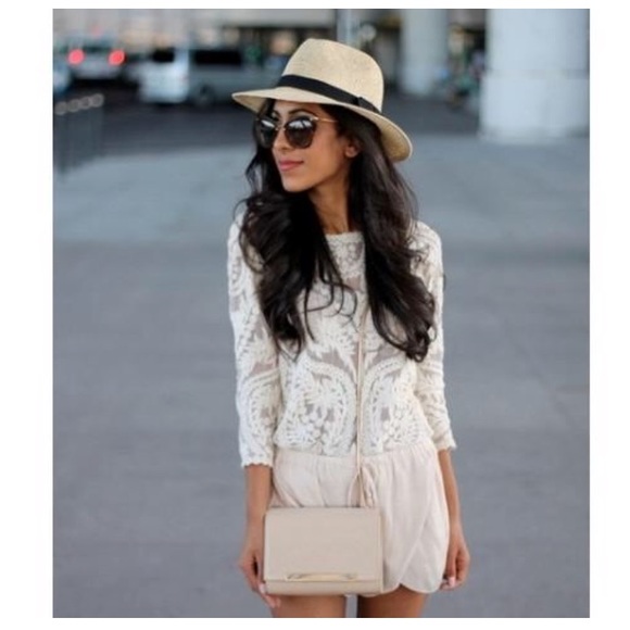 Topshop Tops - ⚡️FLASH SALE⚡️Express Lace Blouse 😍