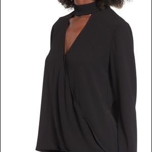 ✨Flash Sale✨Wayf Black Wrap Top, size S