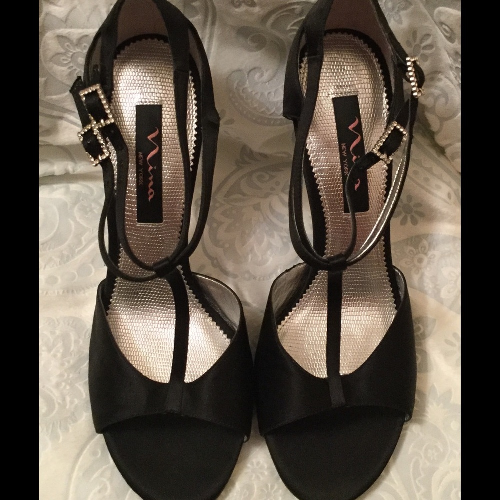 🌺Black Nina Ricca Heels🌺