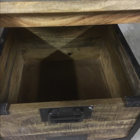 Handmade trunk/end table. - Picture 3 of 3