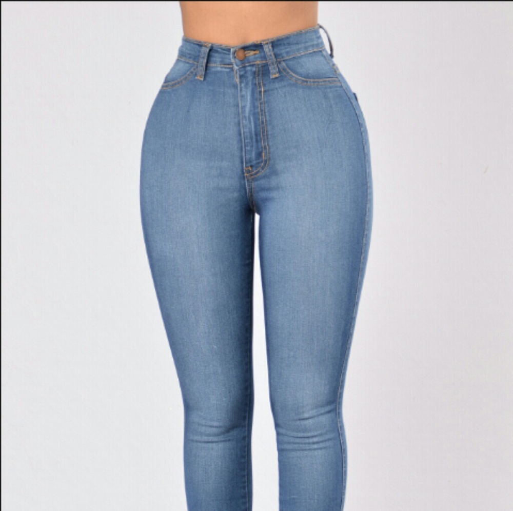 Fashion Nova Highwaisted Jeans size 1