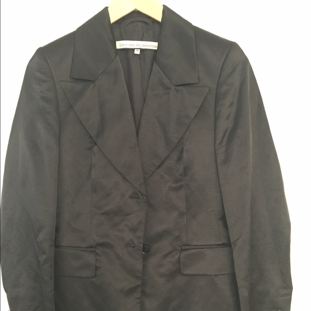 Shiny tailored designer jacket with split