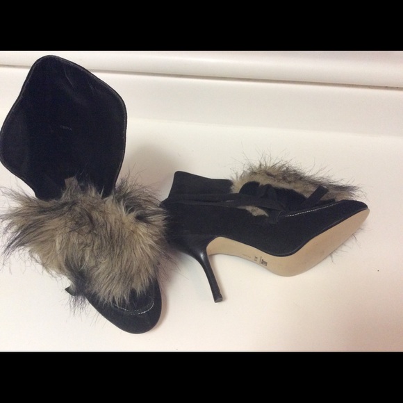 JLO black Suede faux fur heeled Bootie size 8 1/2 - Picture 3 of 5