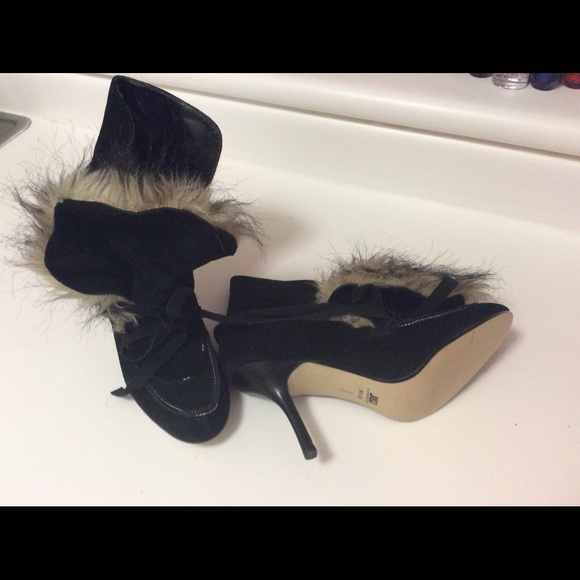 JLO black Suede faux fur heeled Bootie size 8 1/2 - Picture 4 of 5