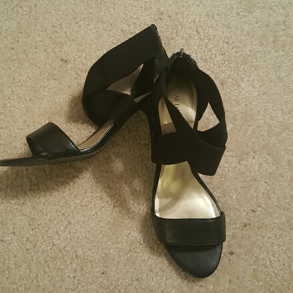 Criss cross strappy sandals