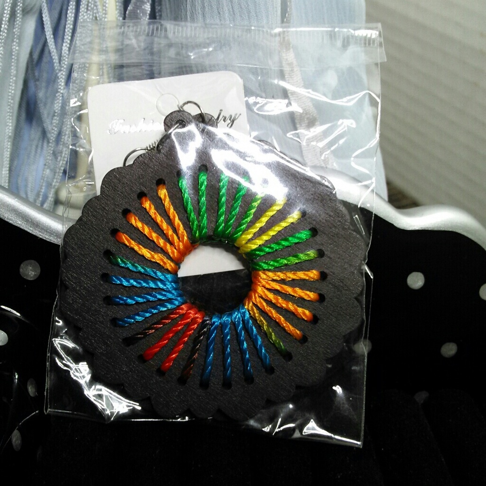 MULTICOLOR ROUND EARRINGS