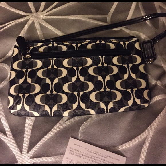 NEW with tag Coach Wristlet - Picture 2 of 2