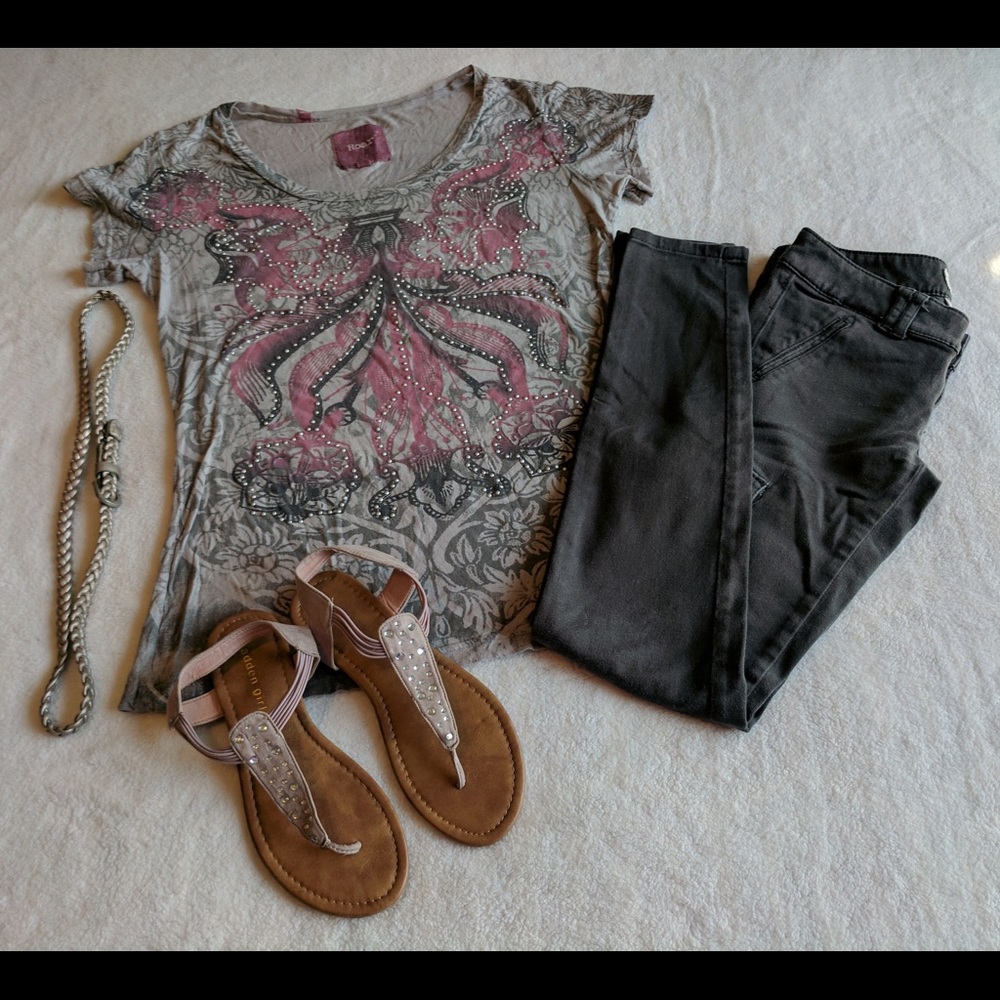 ✨Like New✨ Roar Studded Tee