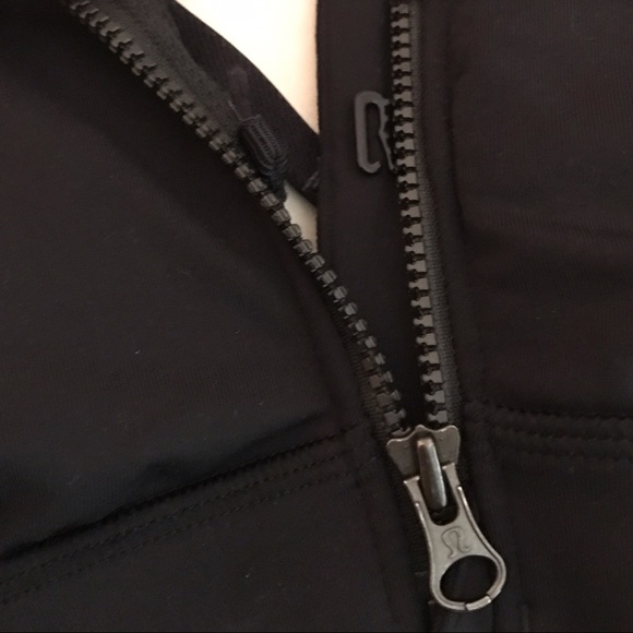 Lululemon sports bra with mesh - Picture 3 of 3