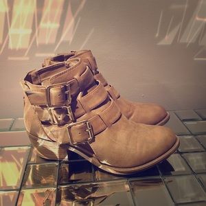 Tan strappy ankle boots size7!