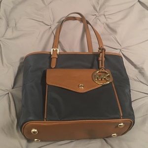 hana216 only! Michael Kors bag with pouch