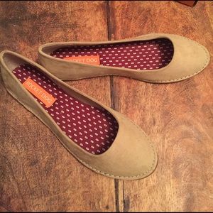 Rocket Dog tan flats