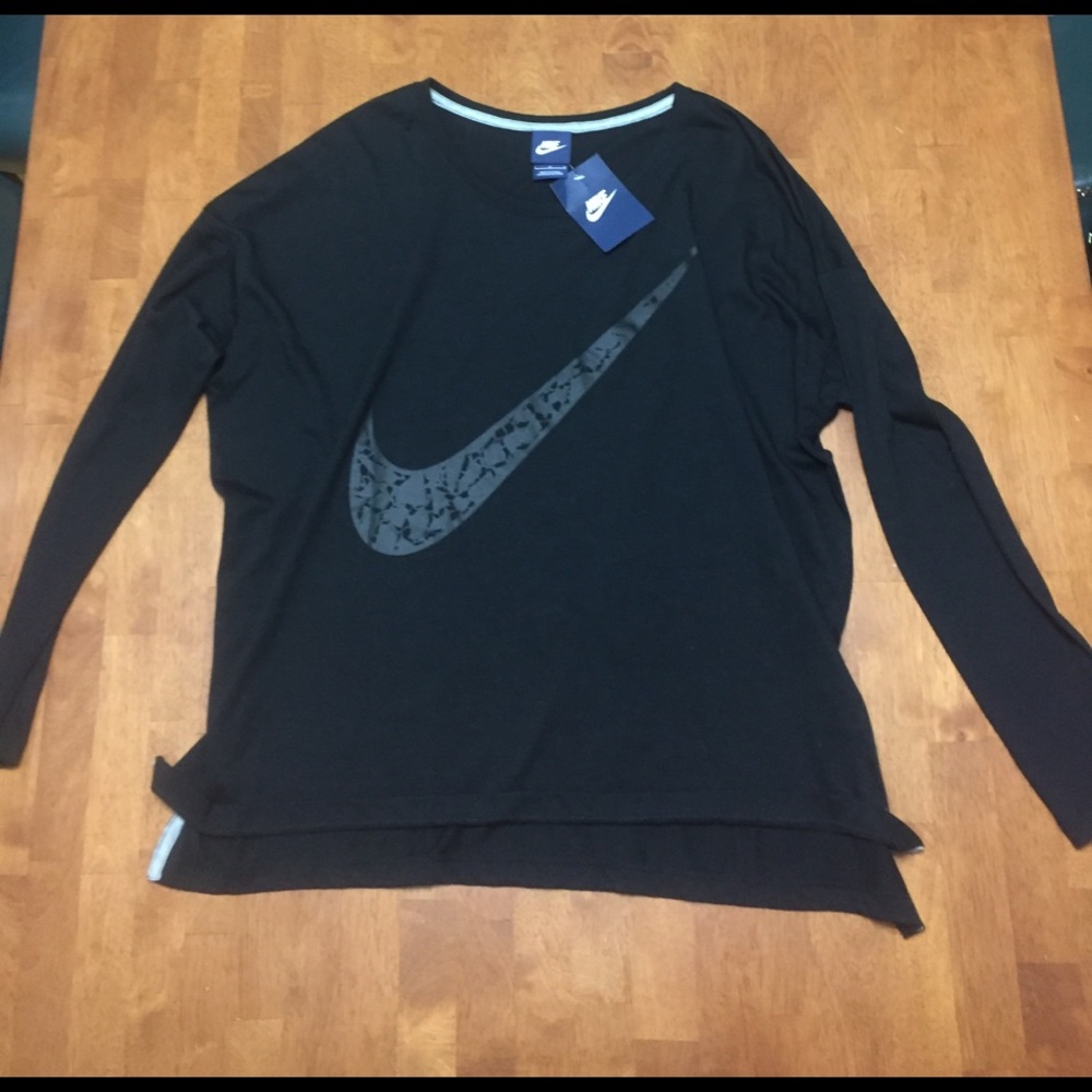 Black Nike swoosh long sleeve