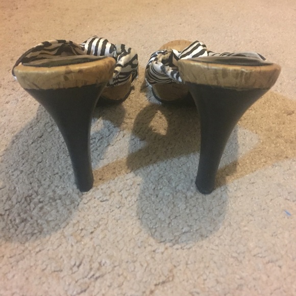 Heeled Sandals - Picture 3 of 3