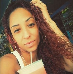 Meet your Posher, Digna