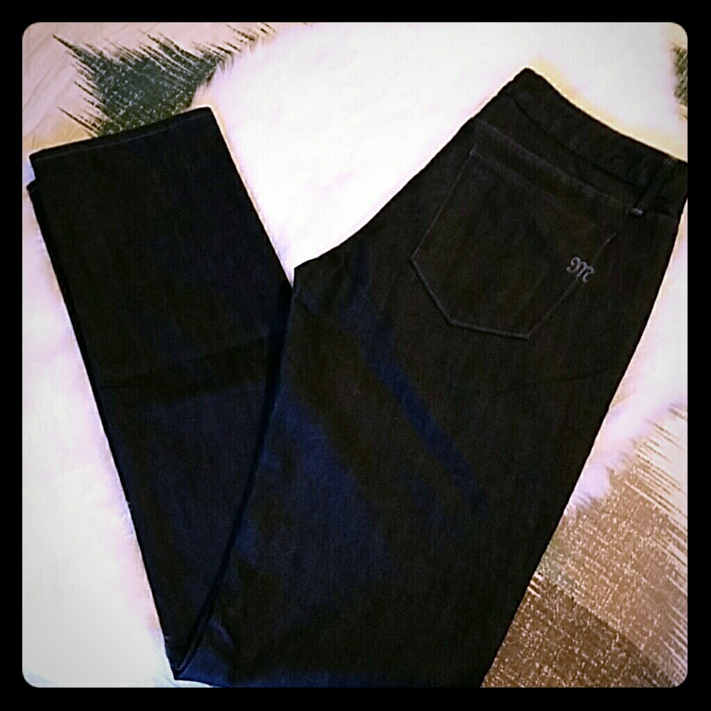Like new Miss Me skinny jeans!